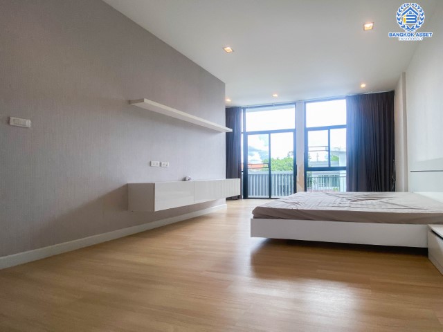 *****ทาวน์โฮมมือสองทำเลโชคชัย 4 กรุงเทพมหานคร ม. Cozy by BNTD โชคชัย 4 #หลังมุม เนื้อที่กว้างขวางถึง 28.1 ตร.ว. ฟังก์ชัน 3 ห้องนอน 3 ห้องน้ำ 2 ที่จอดรถ บนทำเลดี เดินทางสะดวกมาก พร้อมเชื่อมต่อหลายเส้นทาง ใกล้ทางด่วน "รามอินทรา"